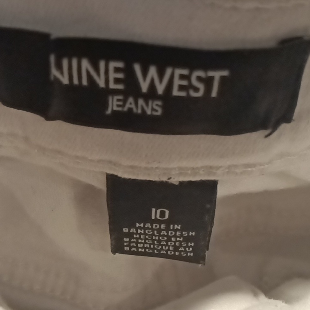 FINAL PRICE NINE WEST JEANS - CHRISTIE CAPRI white denim jeans w side slits